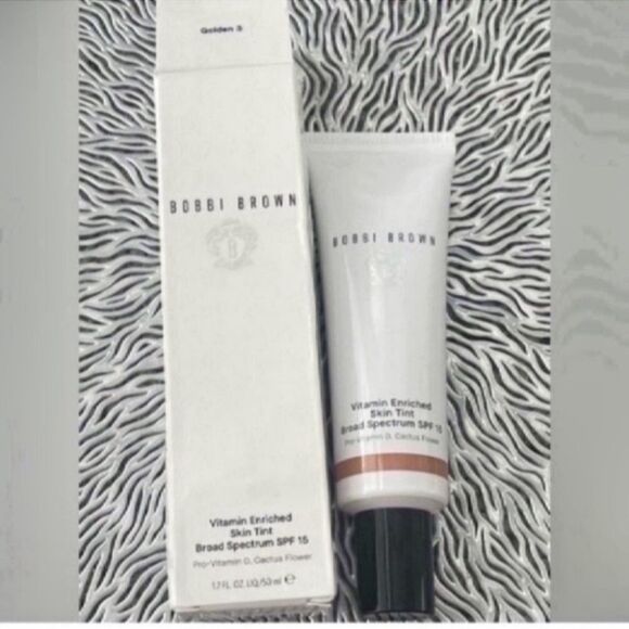 Bobbi Brown Vitamin Enriched Skin Tint SPF 15 Colour: Golden 3 - Picture 10 of 12